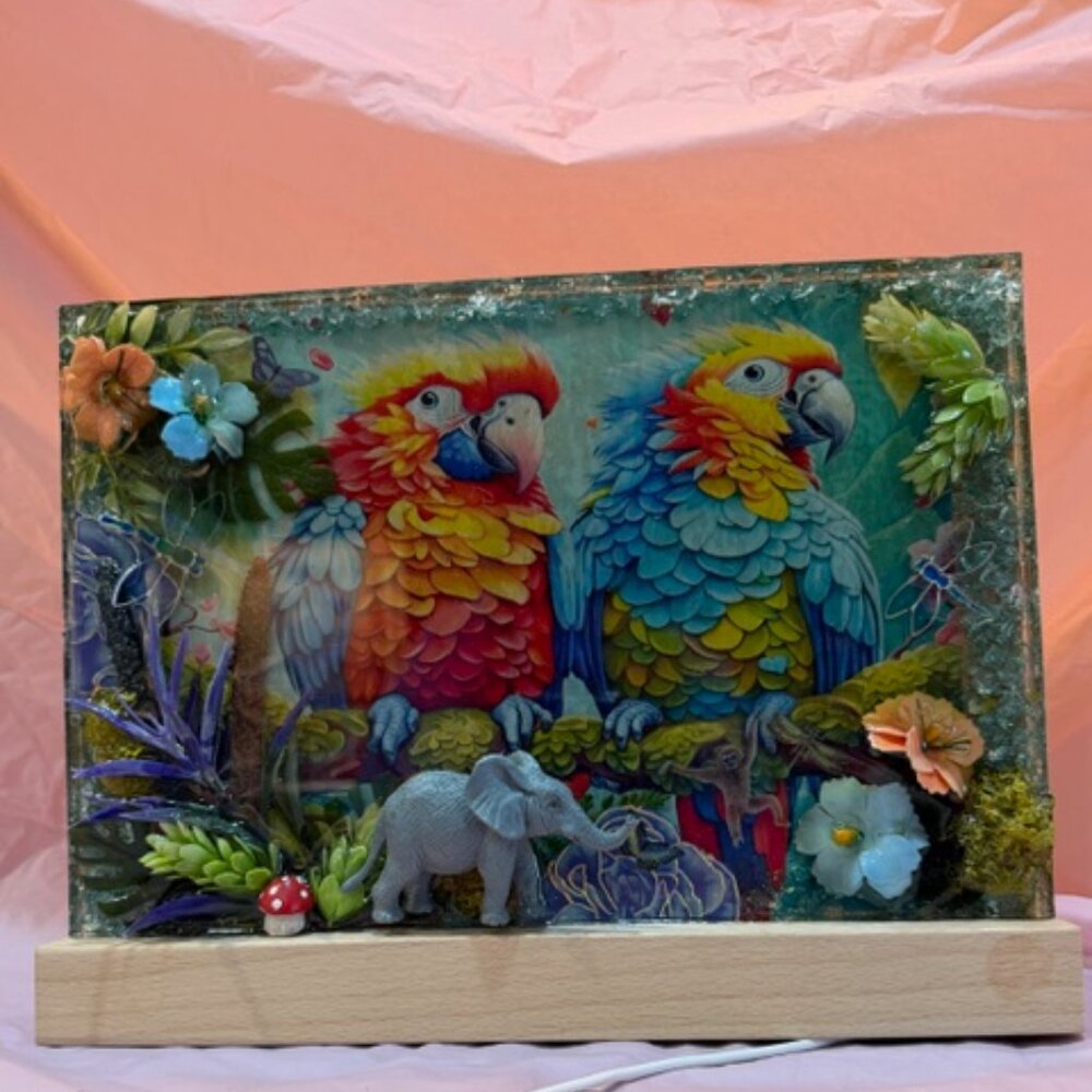 Resin made 3D accent light. " Parrots "